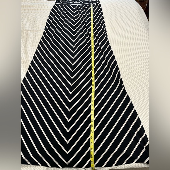 Black and white striped maxi dress - Picture 4 of 5